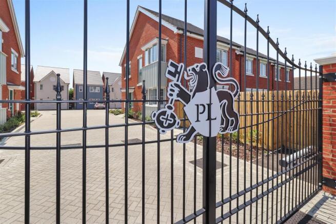 3 Bedroom House - Detached. Finchley Place in Eastbourne,  15